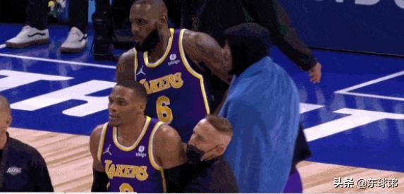 詹姆斯肘击冲突后,谁注意到安东尼的举动?没有他事件或许会失控