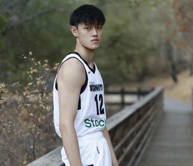 篮坛00后球星:广东小将成国手,郭昊文冲NBA,一人榜样是周琦