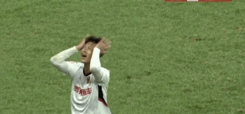 中甲再现争议一幕!王寿挺剪刀脚飞铲穆谢奎,没染黄竟还有脸喊冤