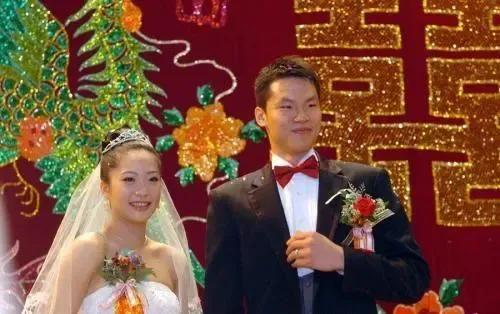 王治郅二婚再亮红灯,李月汝爱情事业双丰收,朱芳雨再婚幸福美满