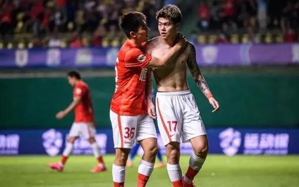 4消息！杨立瑜讨薪韦世豪留洋，归化球员拒绝出战，足协损招频出