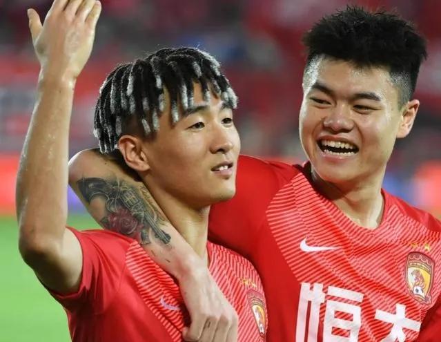 4消息！杨立瑜讨薪韦世豪留洋，归化球员拒绝出战，足协损招频出