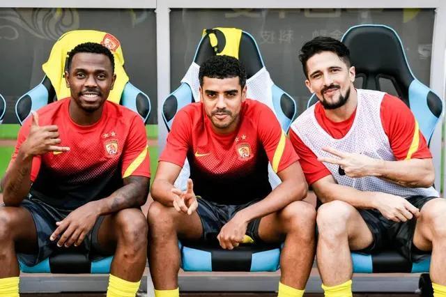 4消息！杨立瑜讨薪韦世豪留洋，归化球员拒绝出战，足协损招频出