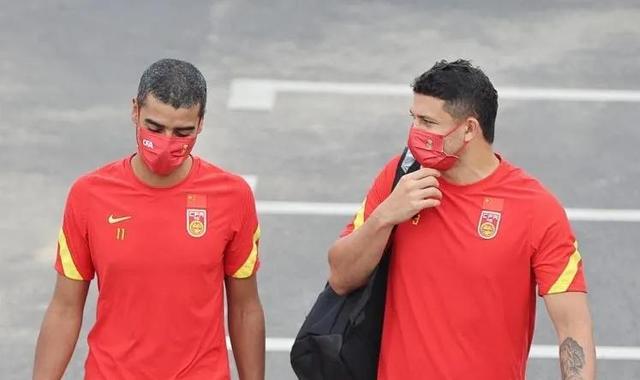 4消息！杨立瑜讨薪韦世豪留洋，归化球员拒绝出战，足协损招频出