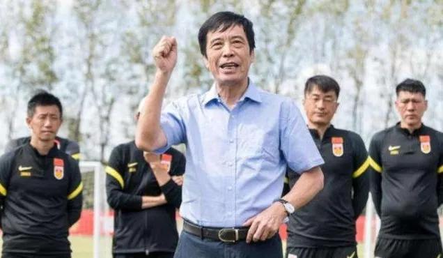 4消息！杨立瑜讨薪韦世豪留洋，归化球员拒绝出战，足协损招频出