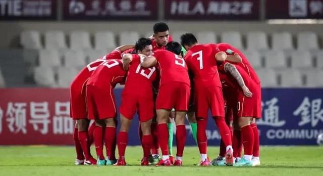 4消息！杨立瑜讨薪韦世豪留洋，归化球员拒绝出战，足协损招频出