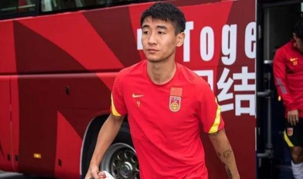 4消息！杨立瑜讨薪韦世豪留洋，归化球员拒绝出战，足协损招频出
