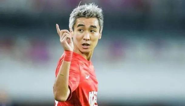 4消息！杨立瑜讨薪韦世豪留洋，归化球员拒绝出战，足协损招频出