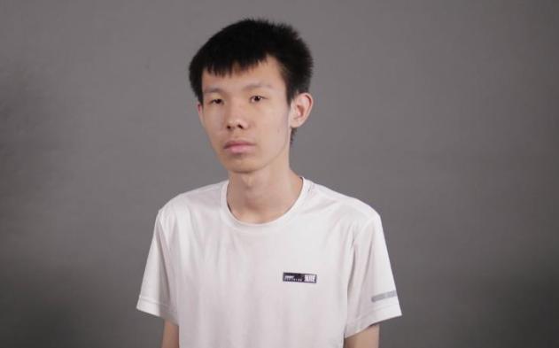 张嘉文不敢脏谁的兵？除了枣子哥UZI之外，还有1位夹子音女高玩