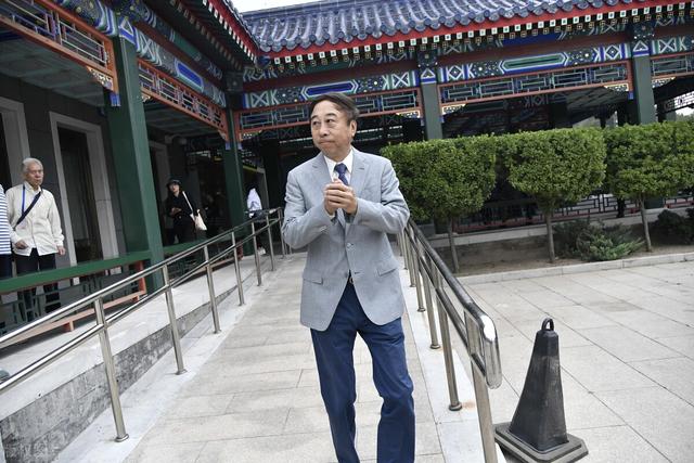 冯巩经纪人回应董路！反驳栽赃作品抄袭，无辜躺枪卷入足球闹剧