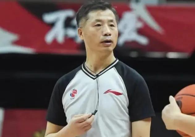 CBA联赛恶意犯规频发，这5个“黑哨”裁判有不可推卸的责任