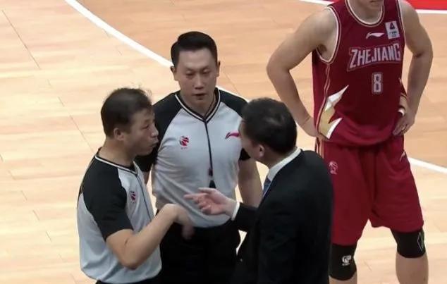 CBA联赛恶意犯规频发，这5个“黑哨”裁判有不可推卸的责任