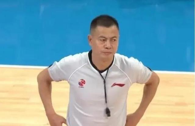 CBA联赛恶意犯规频发，这5个“黑哨”裁判有不可推卸的责任