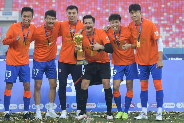 人情味十足！泰山队悄然续约4老将 足球至暗时刻展现责任与担当