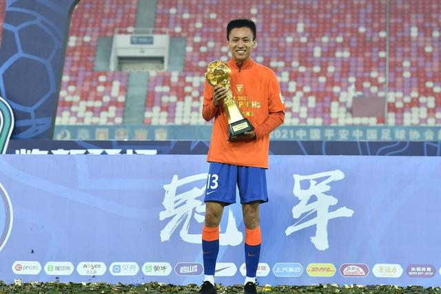 人情味十足！泰山队悄然续约4老将 足球至暗时刻展现责任与担当