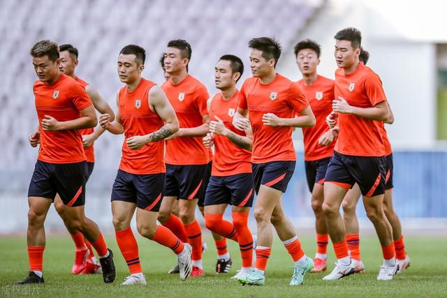 人情味十足！泰山队悄然续约4老将 足球至暗时刻展现责任与担当