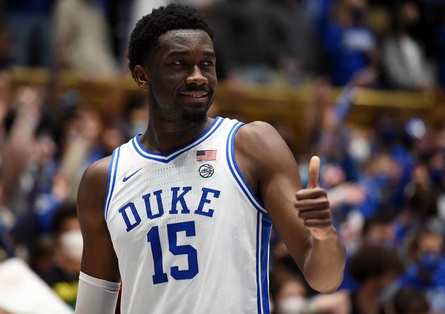 23分19板，打破42年纪录！模板穆大叔的天才中锋，有望被篮网选中