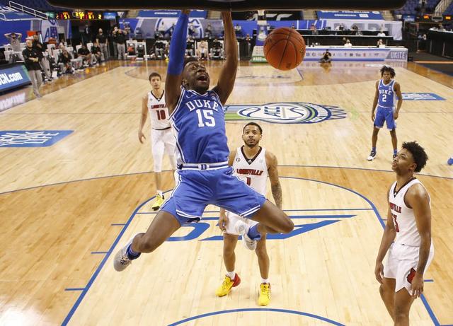 23分19板，打破42年纪录！模板穆大叔的天才中锋，有望被篮网选中