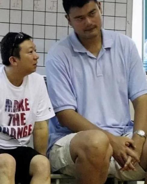 看了字母哥的跟腱 姚明的大腿，你就懂 普通人为何打不了NBA