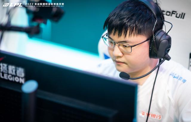 “UZI官宣休息仅17小时，BLG掉了2万活粉”，WE草莓和MLXG发声