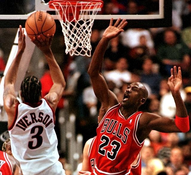 为何艾弗森只是普通人身材 他却能打NBA？5张照片给你答案