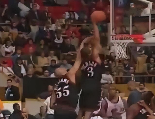 为何艾弗森只是普通人身材 他却能打NBA？5张照片给你答案