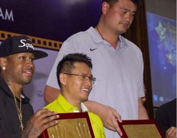 为何艾弗森只是普通人身材 他却能打NBA？5张照片给你答案