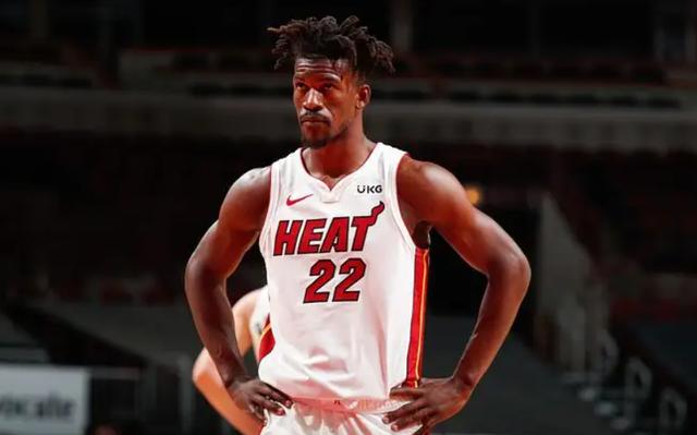 看看球迷对巴特勒内讧事件的评价，感觉当年对詹姆斯是真的苛刻