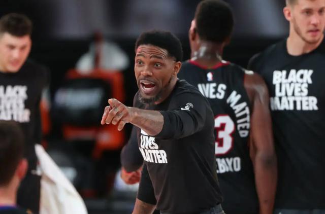 看看球迷对巴特勒内讧事件的评价，感觉当年对詹姆斯是真的苛刻