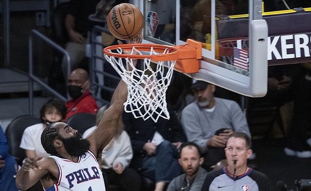 空砍14+7+9！哈登11中2低迷，超越科比创纪录，肘击对手引争议