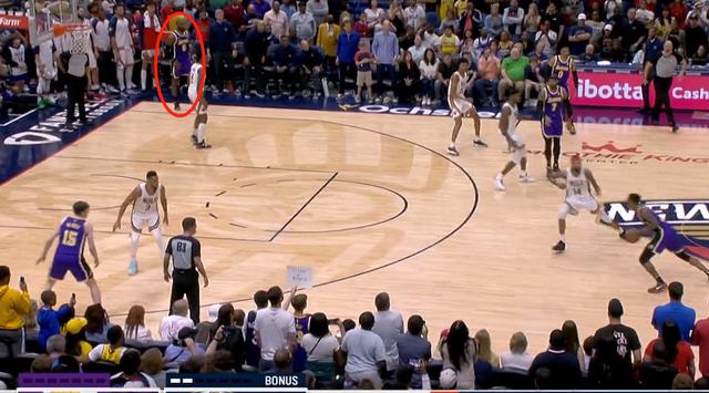 关键时刻詹姆斯没球权！是沃格尔的战术安排，还是蒙克上头了？