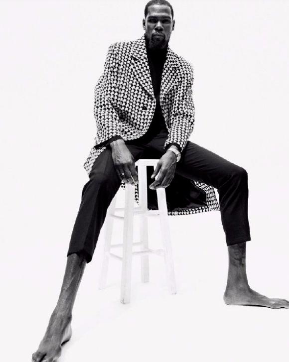 口说无凭！用照片感受下 杜兰特的身体天赋究竟有多夸张