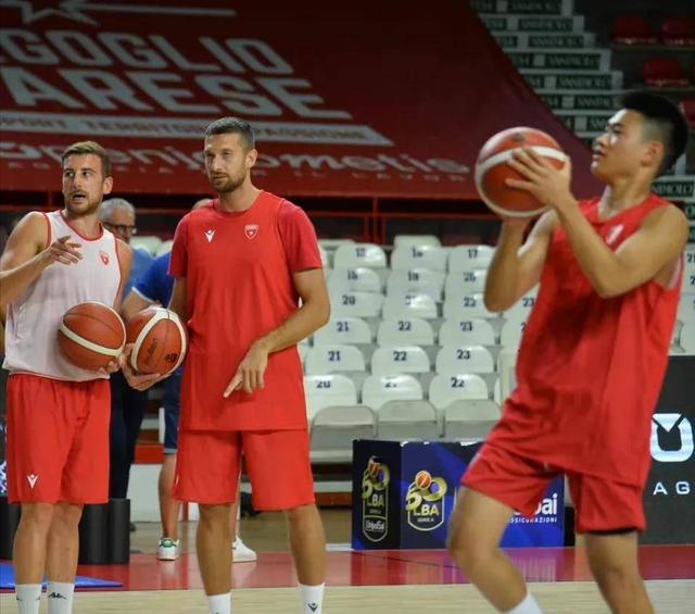 中国16岁篮球少年赵维伦，意甲首秀！未来的希望，他的表现如何？