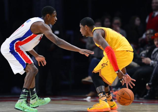 还记得被欧文晃倒的背景帝奈特吗？他签约独行侠了，表现如何？