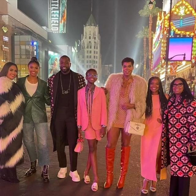 韦德近况：40岁身家上亿美元，49岁妻子身材火辣，二儿子变女儿