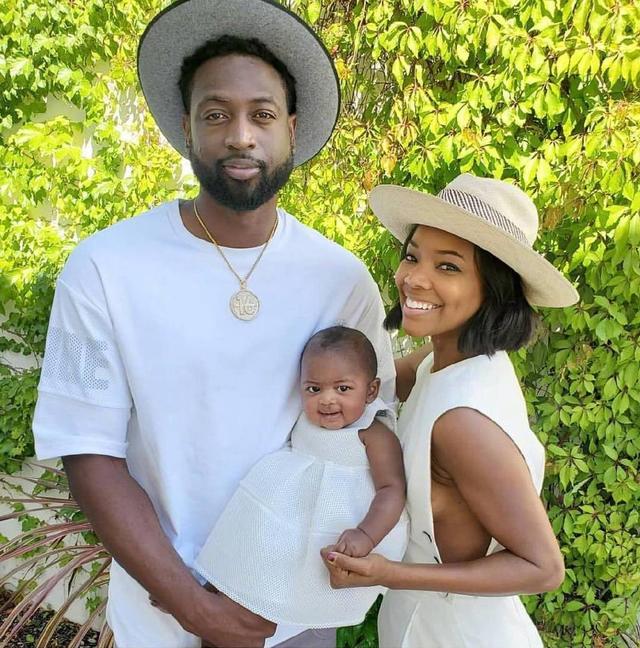 韦德近况：40岁身家上亿美元，49岁妻子身材火辣，二儿子变女儿