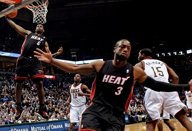 韦德近况：40岁身家上亿美元，49岁妻子身材火辣，二儿子变女儿