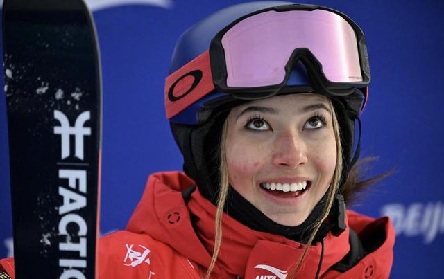 谷爱凌3岁滑雪，18岁奥运冠军！戴价值8万5手表，身材火辣