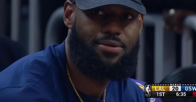 沃格尔布置战术，詹姆斯的行为引发争议，被批评没有集体荣誉感