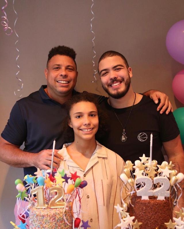 大罗近况：46岁体型发福，女友29岁身材火辣，身家10亿养5个小孩