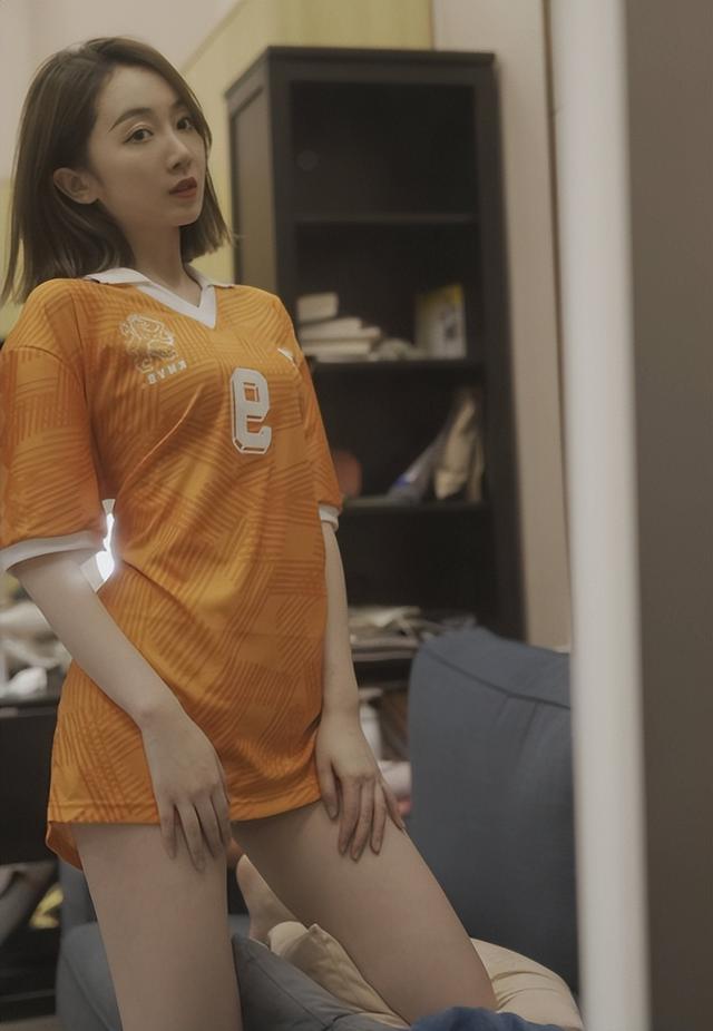 美女主播裴优晒出长腿照，朦胧风格妩媚十足，气质完全不输金佳悦