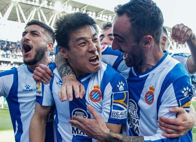 武磊替补登场贡献绝杀，现场几万球迷为他欢呼，这次球迷还黑他吗