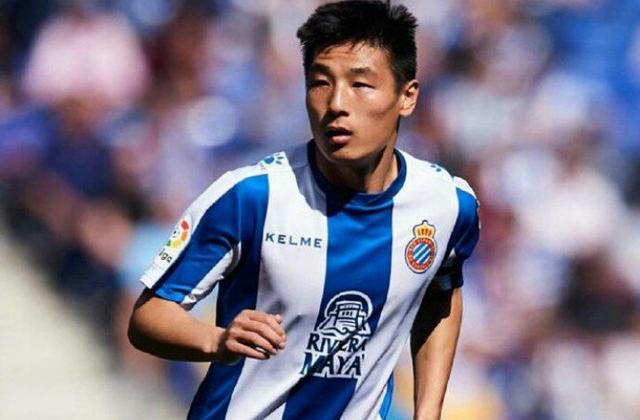 武磊替补登场贡献绝杀，现场几万球迷为他欢呼，这次球迷还黑他吗