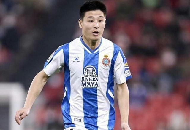 武磊替补登场贡献绝杀，现场几万球迷为他欢呼，这次球迷还黑他吗