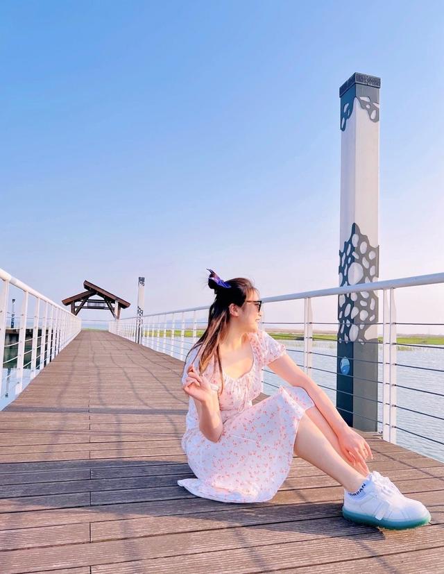 李梦去踏青，27岁女篮版詹姆斯！1米82配大长腿，爱美爱晒照单身