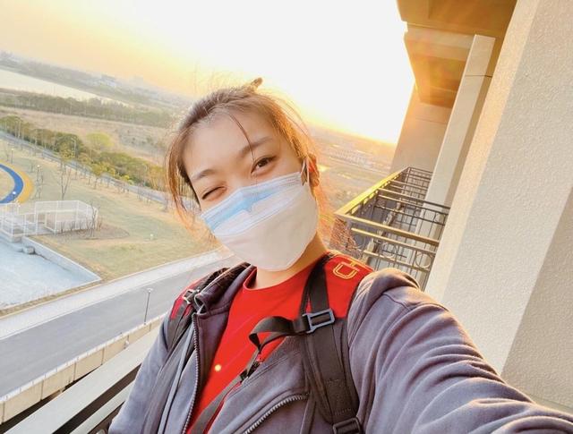 李梦去踏青，27岁女篮版詹姆斯！1米82配大长腿，爱美爱晒照单身