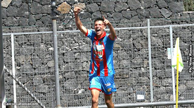 梅阿查边路阿根廷血统后继有人，19岁蓝黑小妖已与梅西当过队友