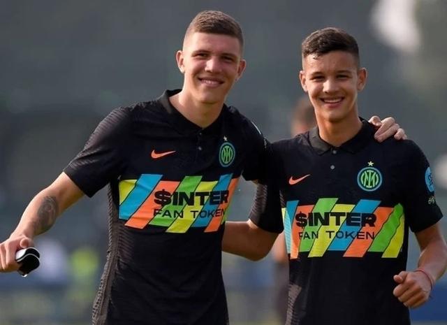 梅阿查边路阿根廷血统后继有人，19岁蓝黑小妖已与梅西当过队友