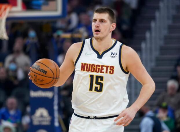 媒体统计24位投票者投票：DPOY完全一致，约基奇MVP