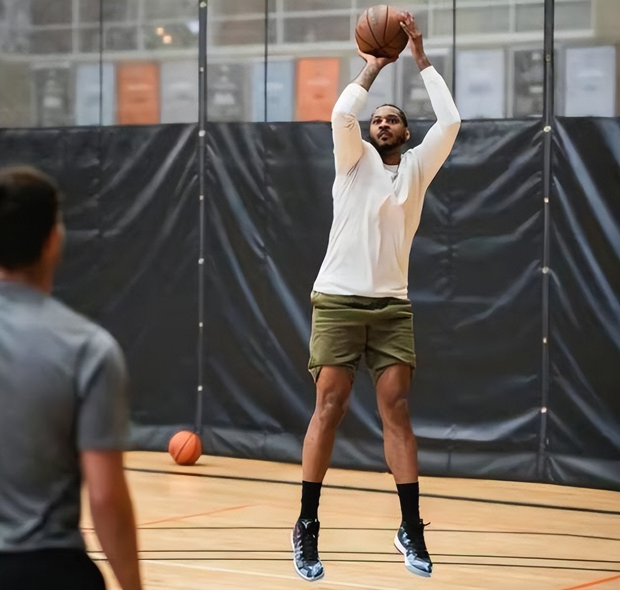 安东尼最新去向！4选1遭哄抢，湖人希望续约，勇士把钱花在刀刃上